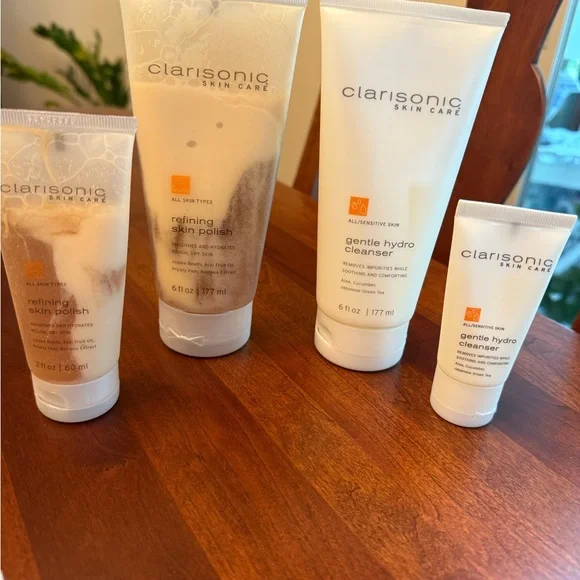 NIB Clarasonic Mia 2 With Extra Brush Heads and Cleansers - Picture 6 of 12